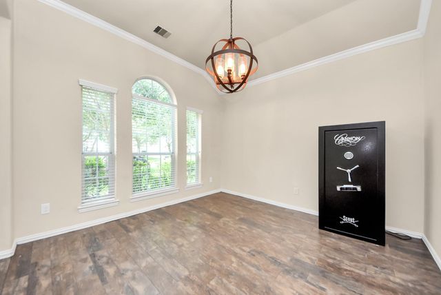 6611 Hawkins Hill Lane, Dickinson, TX 77539