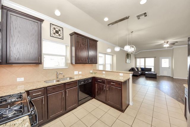 6611 Hawkins Hill Lane, Dickinson, TX 77539
