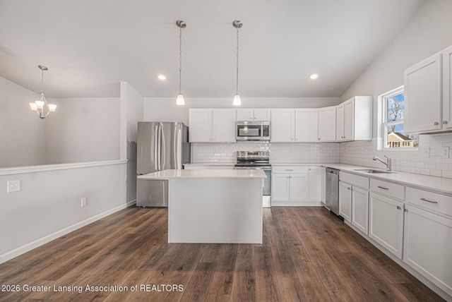 752 St Andrews Drive, Eaton Rapids, MI 48827