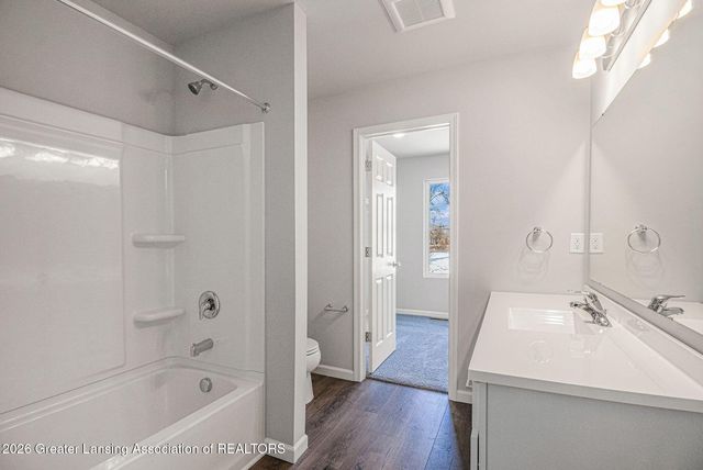 752 St Andrews Drive, Eaton Rapids, MI 48827