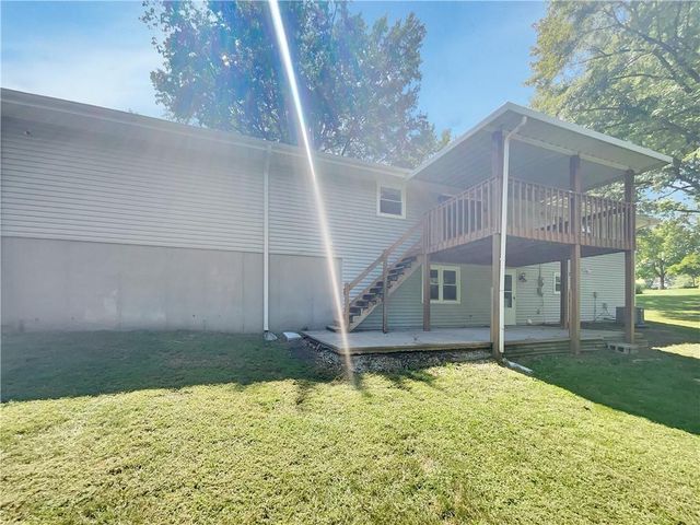 2100 Thunderbird Drive, Harrisonville, MO 64701