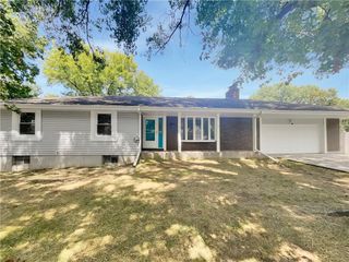 2100 Thunderbird Drive, Harrisonville, MO 64701