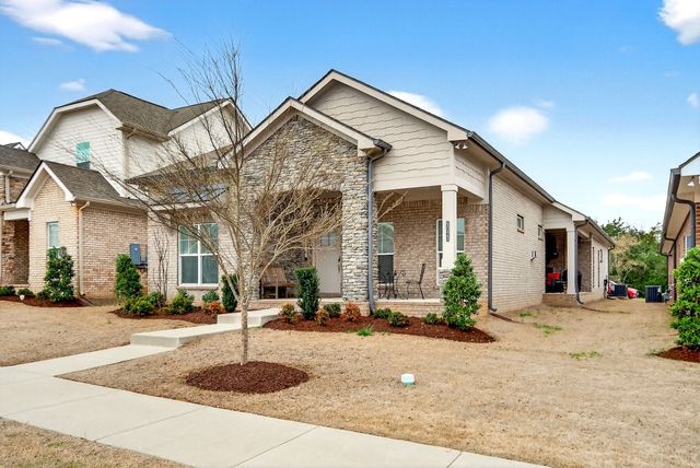 6023 Parkhaven Blvd, Hermitage, TN 37076