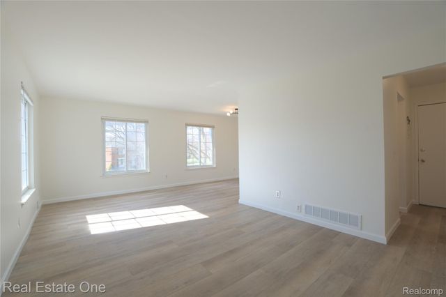 657 E Fox Hills Drive, Bloomfield Hills, MI 48304