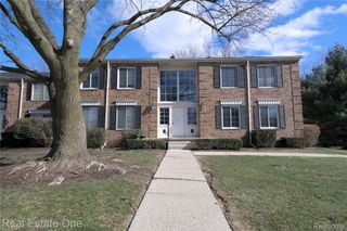 657 E Fox Hills Drive, Bloomfield Hills, MI 48304