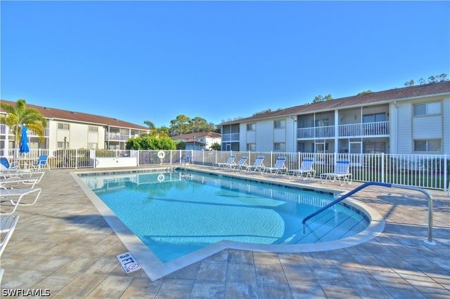 2385 Naples Trace CIR 2, Naples, FL 34109