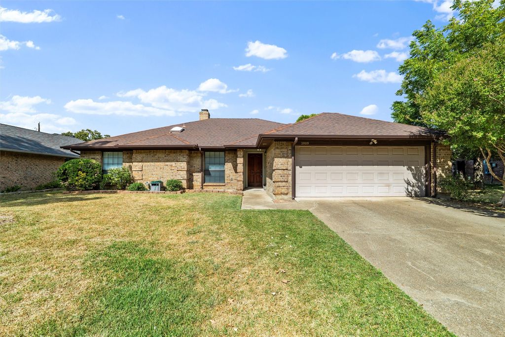 2009 Turf Club Drive, Arlington, TX 76017
