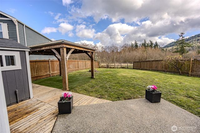 1737 Hillcrest Loop, Mount Vernon, WA 98274