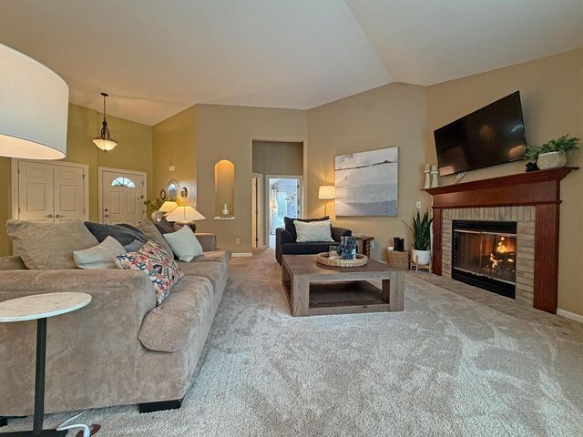W351N5700 Westshore ROAD, Oconomowoc, WI 53066