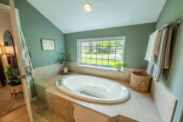 W351N5700 Westshore ROAD, Oconomowoc, WI 53066