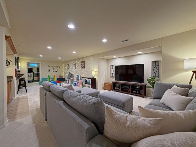 W351N5700 Westshore ROAD, Oconomowoc, WI 53066