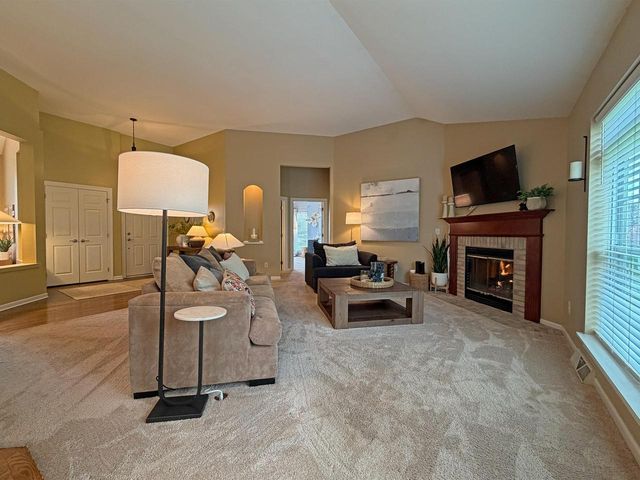 W351N5700 Westshore ROAD, Oconomowoc, WI 53066