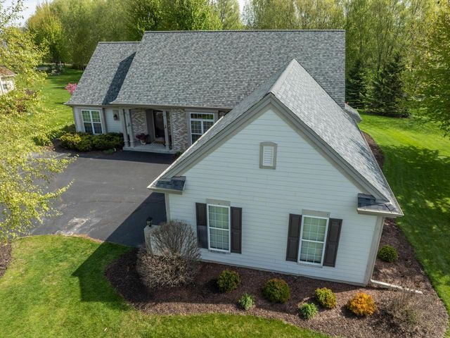 W351N5700 Westshore ROAD, Oconomowoc, WI 53066