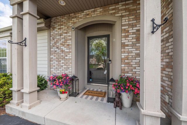 W351N5700 Westshore ROAD, Oconomowoc, WI 53066