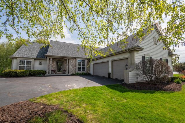 W351N5700 Westshore ROAD, Oconomowoc, WI 53066