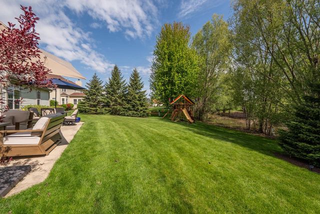W351N5700 Westshore ROAD, Oconomowoc, WI 53066