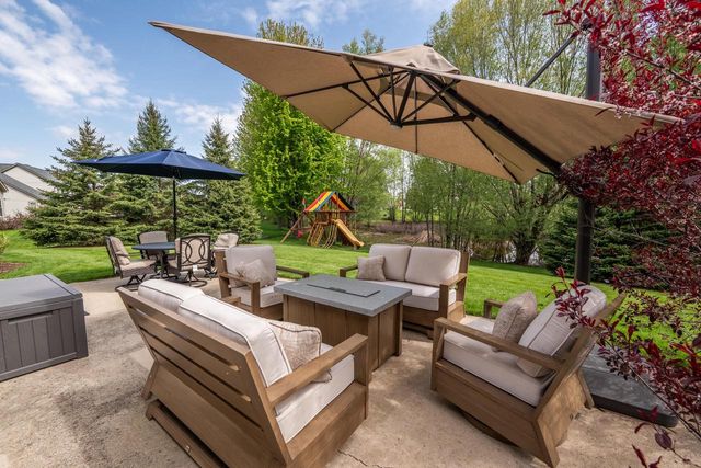 W351N5700 Westshore ROAD, Oconomowoc, WI 53066