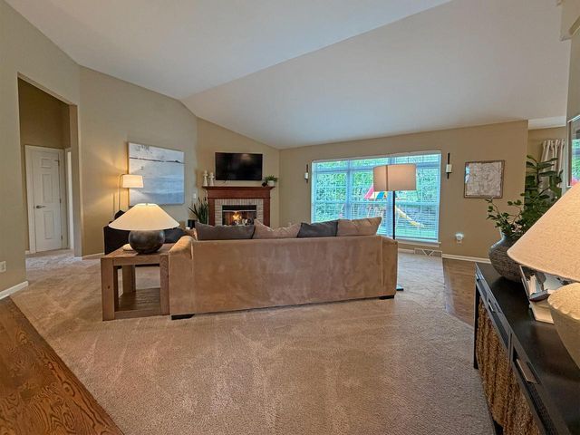 W351N5700 Westshore ROAD, Oconomowoc, WI 53066