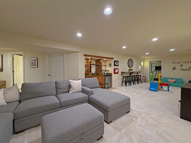 W351N5700 Westshore ROAD, Oconomowoc, WI 53066