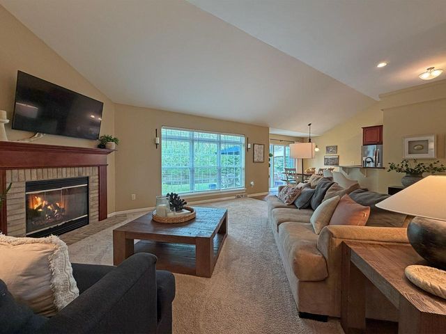 W351N5700 Westshore ROAD, Oconomowoc, WI 53066