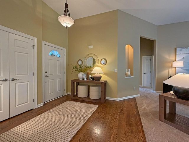 W351N5700 Westshore ROAD, Oconomowoc, WI 53066