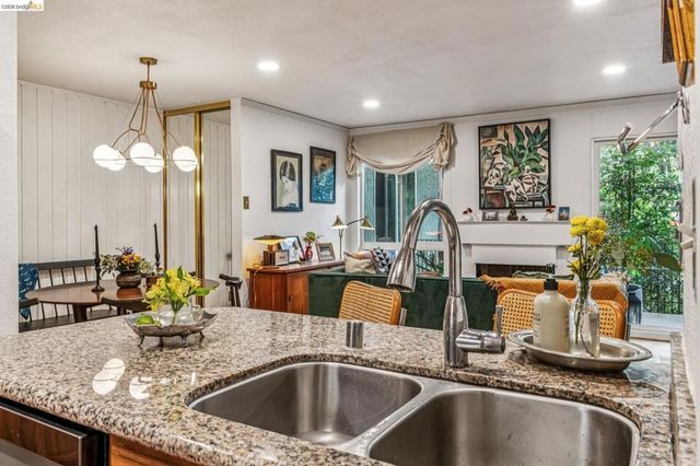 199 199 Montecito Ave 105, Oakland, CA 94610