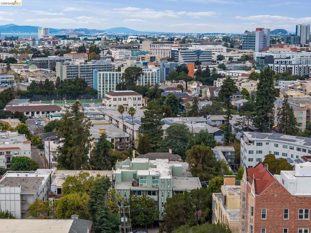 199 199 Montecito Ave 105, Oakland, CA 94610