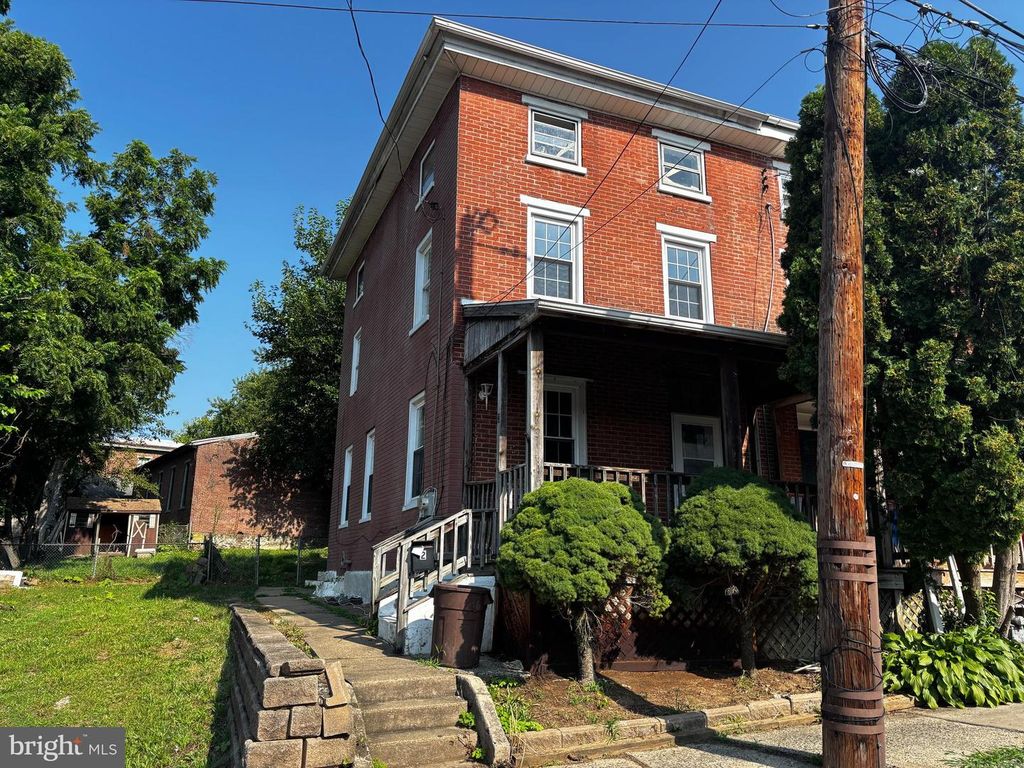 2 CHURCH ST, Brookhaven, PA 19015