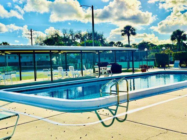 5730 E Fernley Drive 11, West Palm Beach, FL 33415