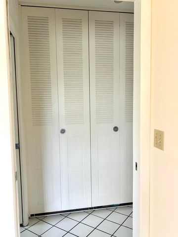 5730 E Fernley Drive 11, West Palm Beach, FL 33415