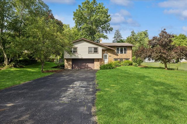 4913 Redbird Lane, Crystal Lake, IL 60012