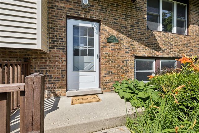 4913 Redbird Lane, Crystal Lake, IL 60012