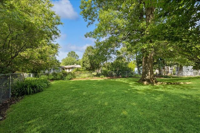 4913 Redbird Lane, Crystal Lake, IL 60012