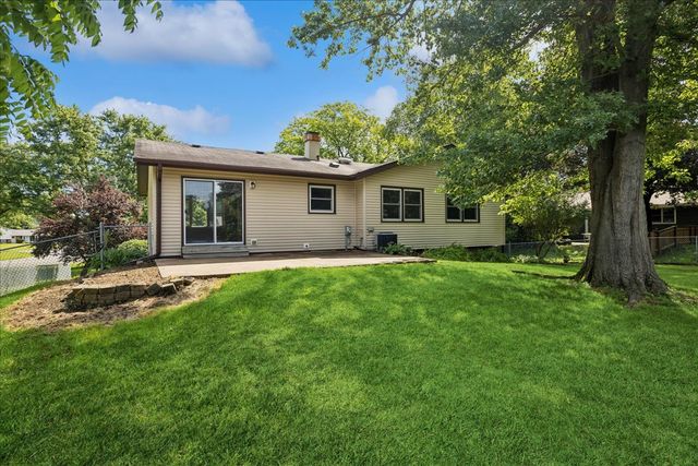 4913 Redbird Lane, Crystal Lake, IL 60012