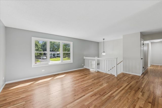 4913 Redbird Lane, Crystal Lake, IL 60012