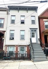 208 Myrtle Avenue, Albany, NY 12202