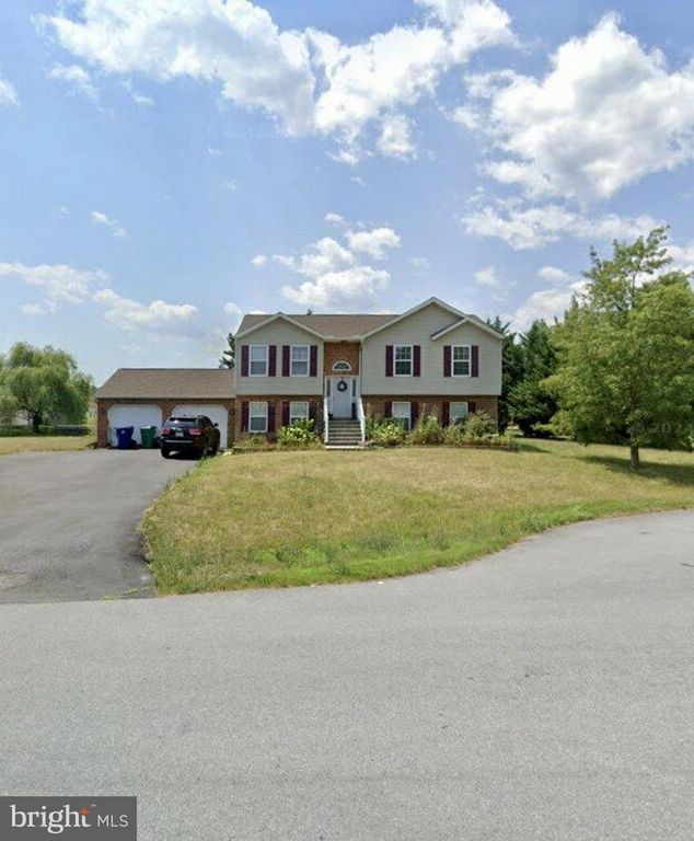 684 DRESDEN CIRCLE, Greencastle, PA 17225