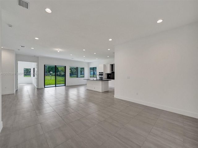 5736 SW 104th Ter, Cooper City, FL 33328