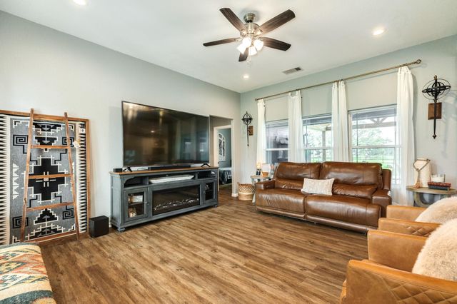 613 Winchester Trail, Angleton, TX 77515