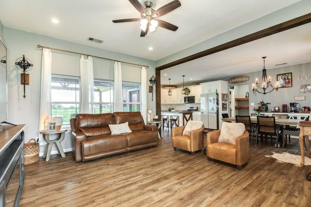 613 Winchester Trail, Angleton, TX 77515