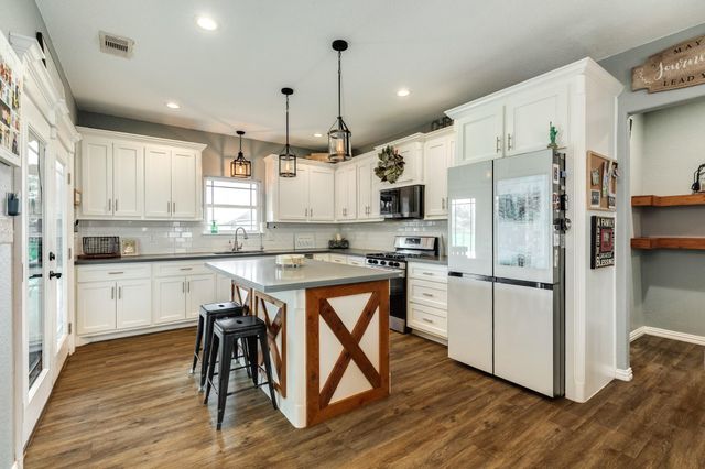 613 Winchester Trail, Angleton, TX 77515