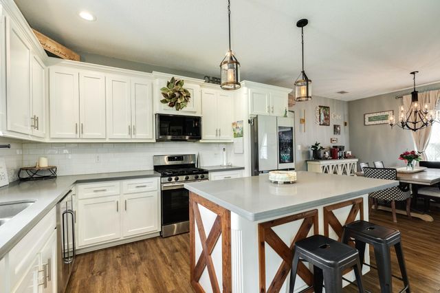 613 Winchester Trail, Angleton, TX 77515