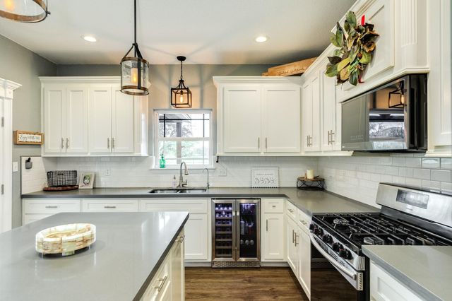 613 Winchester Trail, Angleton, TX 77515