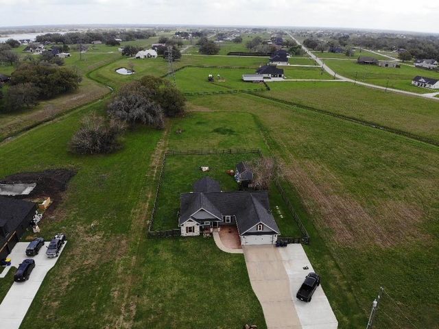 613 Winchester Trail, Angleton, TX 77515