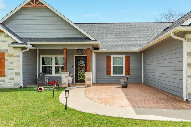 613 Winchester Trail, Angleton, TX 77515