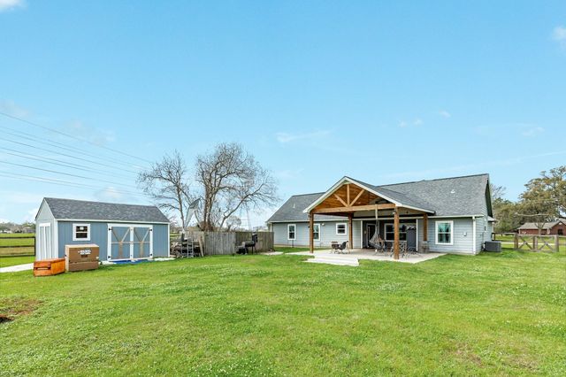 613 Winchester Trail, Angleton, TX 77515