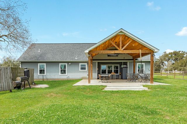 613 Winchester Trail, Angleton, TX 77515