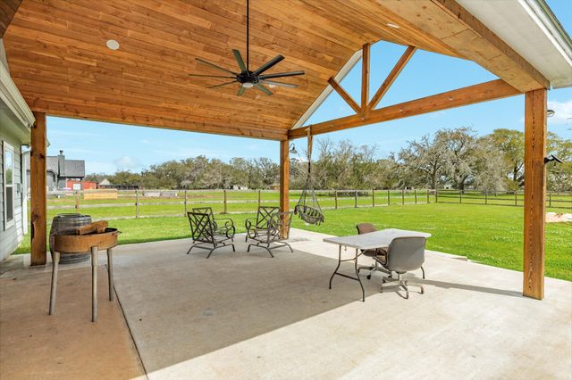 613 Winchester Trail, Angleton, TX 77515