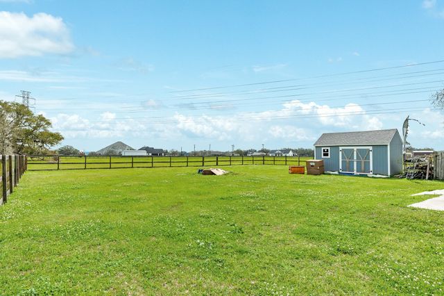 613 Winchester Trail, Angleton, TX 77515