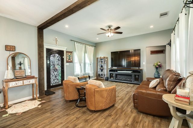 613 Winchester Trail, Angleton, TX 77515